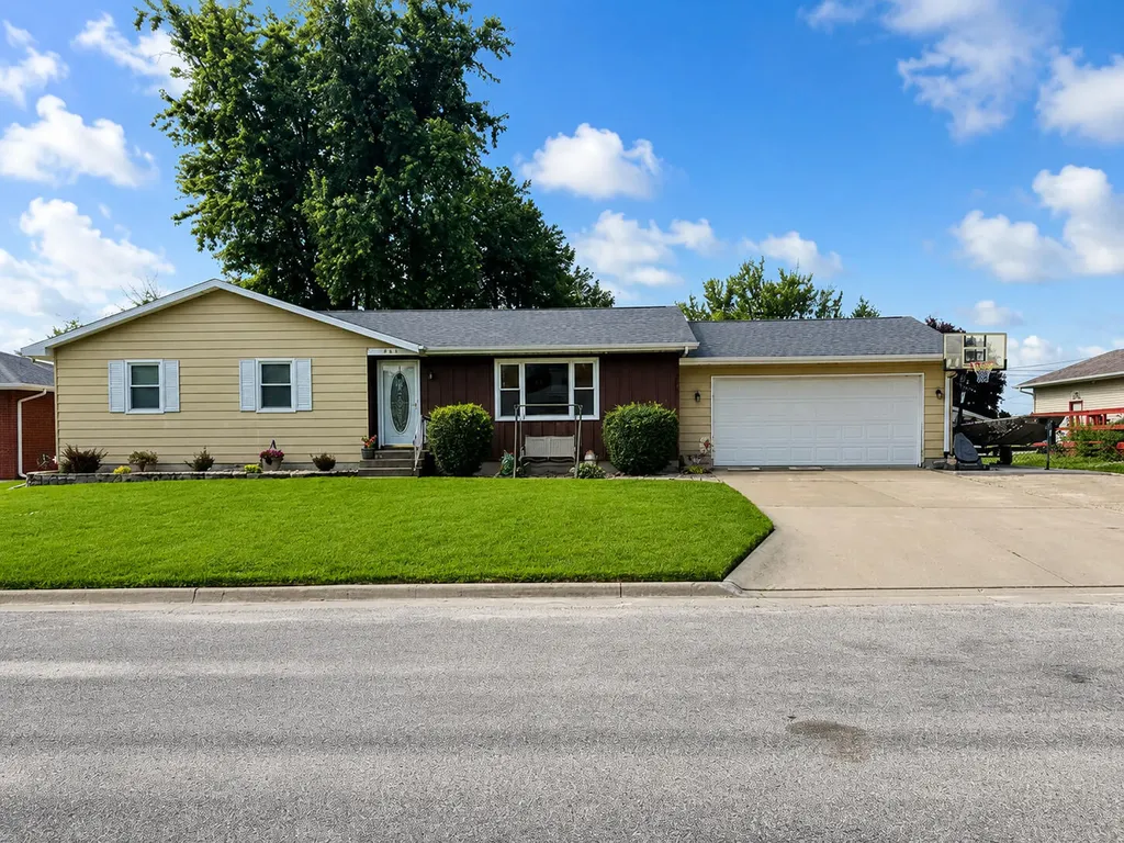 205 York Wilton IA 52778
