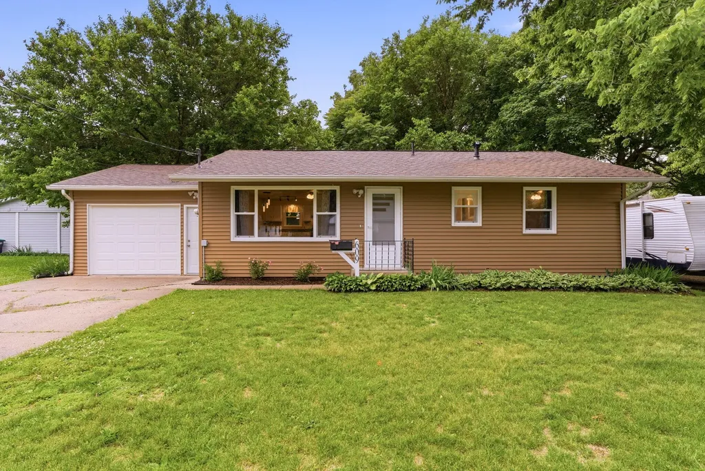 609 Townsend Wapello IA 52653
