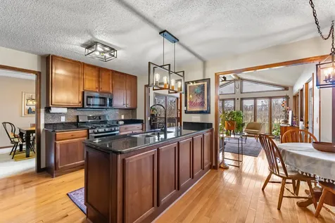 2635 Canterbury Muscatine IA 52761