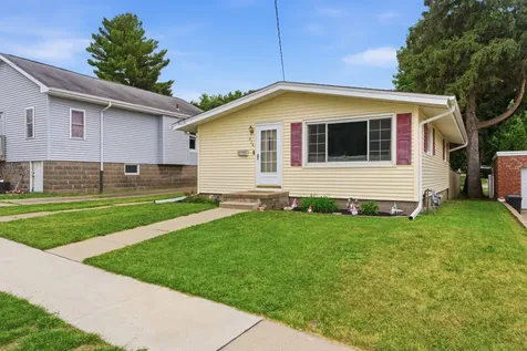 924 Fuller Street Muscatine IA 52761