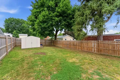 924 Fuller Street Muscatine IA 52761