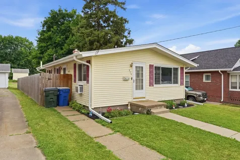 924 Fuller Street Muscatine IA 52761