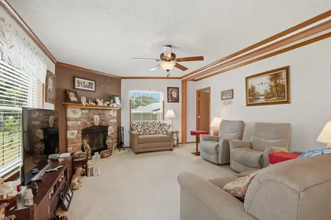 106 Washington Street Grandview IA 52752