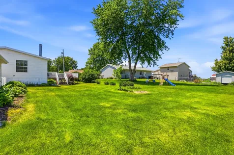 106 Washington Street Grandview IA 52752