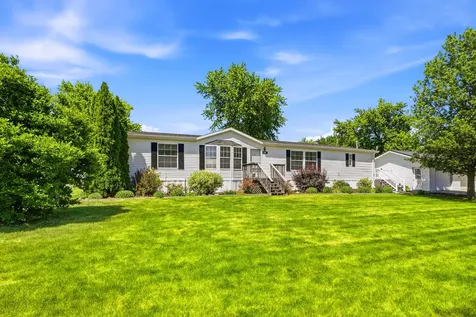 106 Washington Street Grandview IA 52752