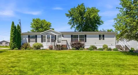 106 Washington Street Grandview IA 52752