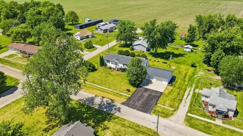 106 Washington Street Grandview IA 52752