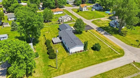 106 Washington Street Grandview IA 52752