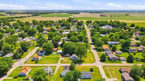 106 Washington Street Grandview IA 52752