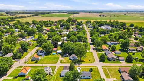 106 Washington Street Grandview IA 52752