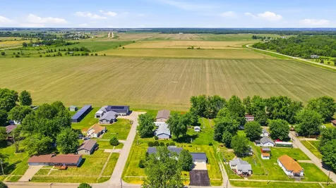 106 Washington Street Grandview IA 52752