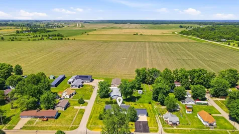 106 Washington Street Grandview IA 52752