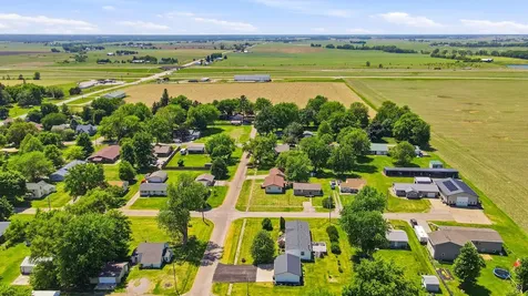 106 Washington Street Grandview IA 52752