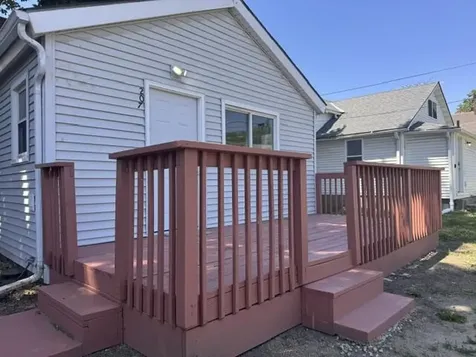 207 Roselawn Muscatine IA 52761