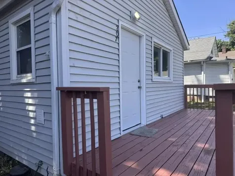 207 Roselawn Muscatine IA 52761
