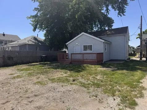 207 Roselawn Muscatine IA 52761