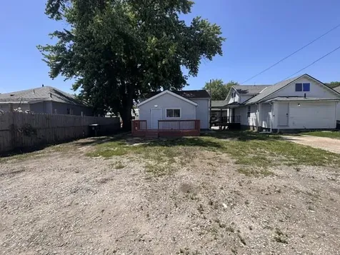 207 Roselawn Muscatine IA 52761