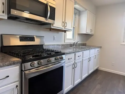 207 Roselawn Muscatine IA 52761