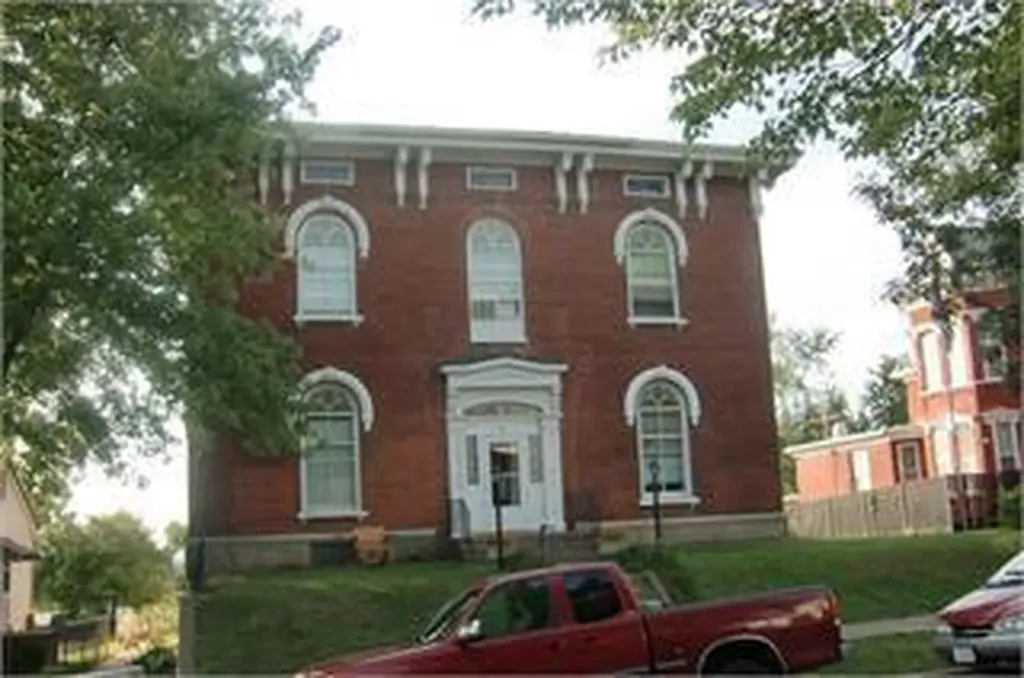 306 3rd Street Muscatine IA 52761