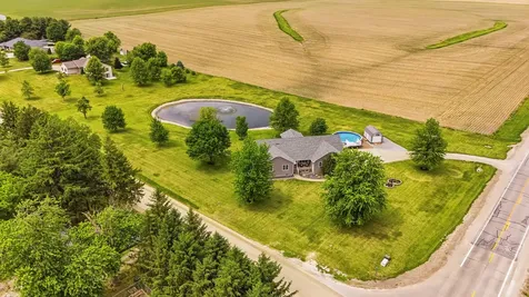 2359 Taylor Avenue Wilton IA 52778