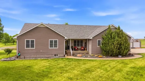 2359 Taylor Avenue Wilton IA 52778