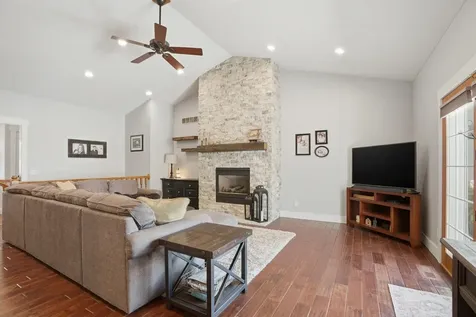 2359 Taylor Avenue Wilton IA 52778