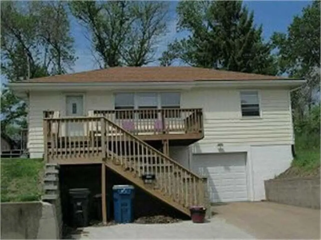 1216 Logan Muscatine IA 52761