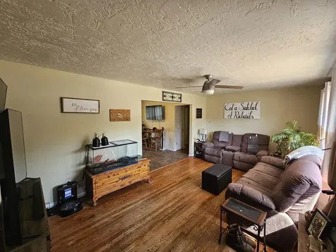 1216 Logan Muscatine IA 52761