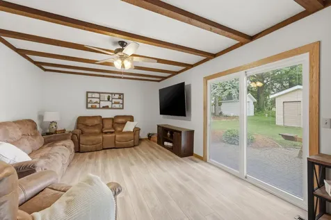 2110 Bay Drive Muscatine IA 52761