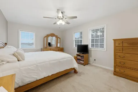 2110 Bay Drive Muscatine IA 52761