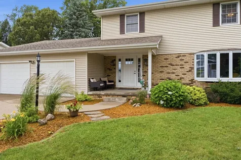2110 Bay Drive Muscatine IA 52761