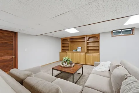 2110 Bay Drive Muscatine IA 52761