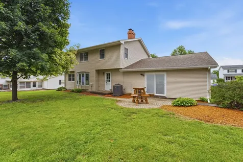 2110 Bay Drive Muscatine IA 52761