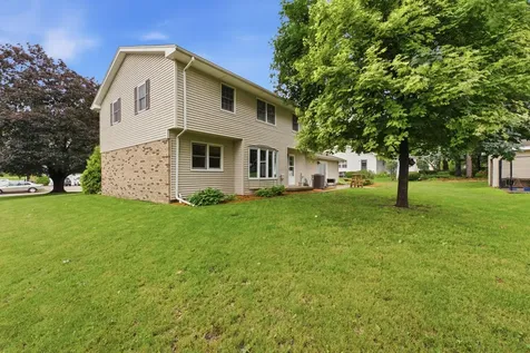2110 Bay Drive Muscatine IA 52761