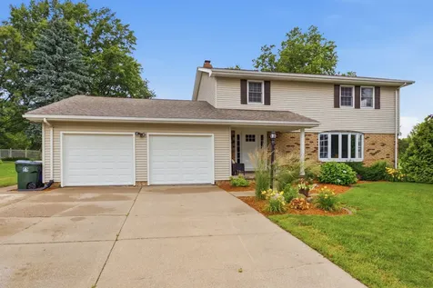 2110 Bay Drive Muscatine IA 52761
