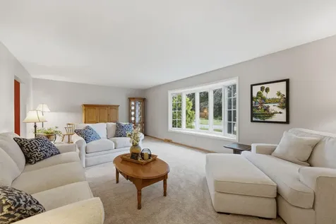 2110 Bay Drive Muscatine IA 52761