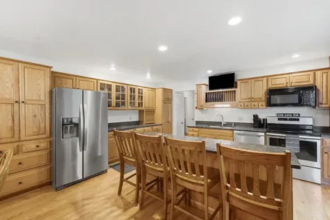 2110 Bay Drive Muscatine IA 52761