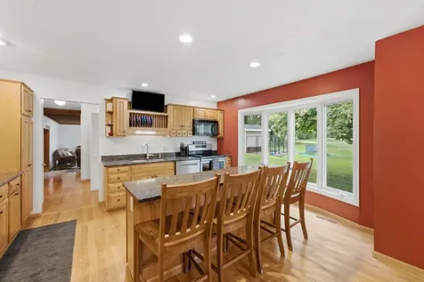2110 Bay Drive Muscatine IA 52761