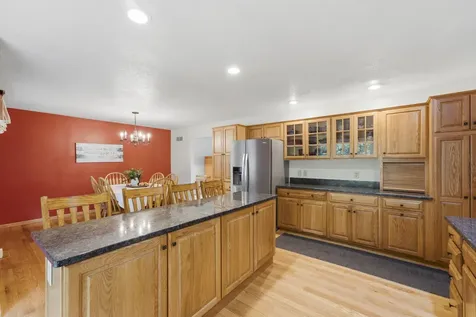 2110 Bay Drive Muscatine IA 52761