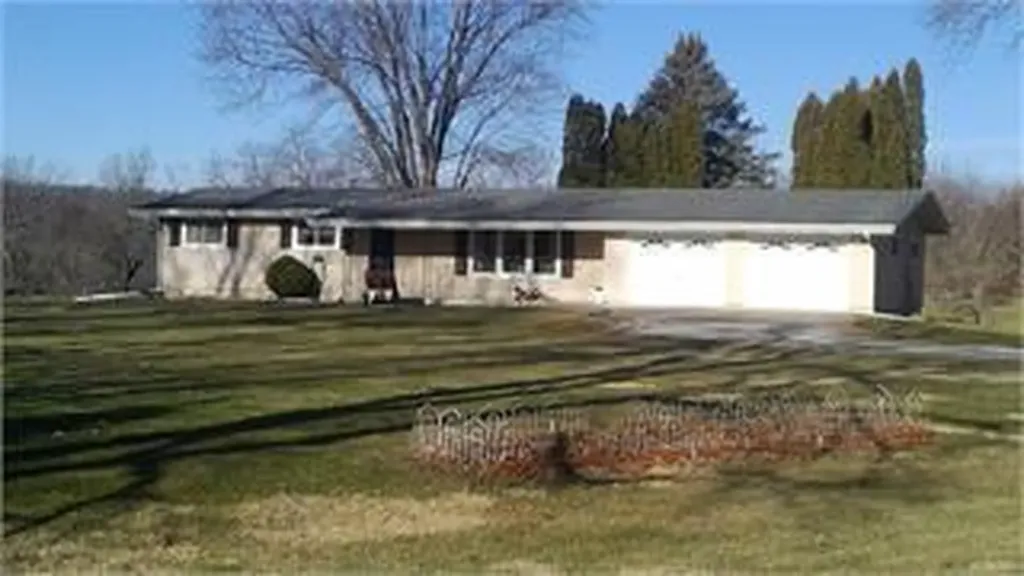 110 Valley Heights Blue Grass IA 52726