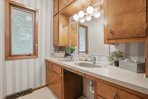 406 Lafayette Keota IA 52248
