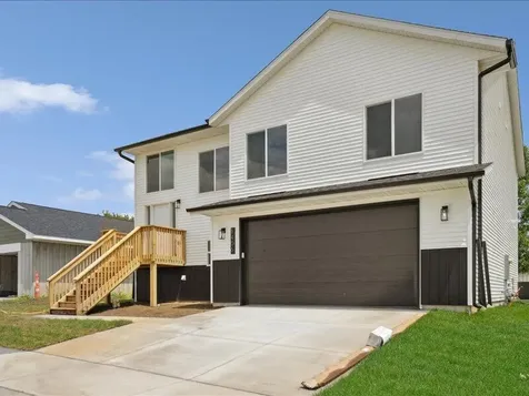 1420 Duncan Drive Muscatine IA 52761
