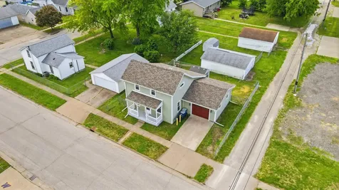 1808 Baker Avenue Muscatine IA 52761