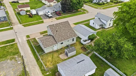 1808 Baker Avenue Muscatine IA 52761