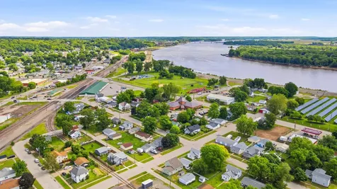 1808 Baker Avenue Muscatine IA 52761