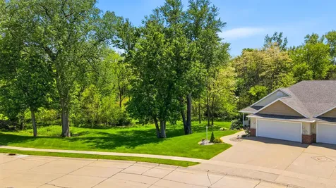 403 Aspen Trail Muscatine IA 52761