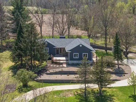 2698 Hidden Valley Solon IA 52333