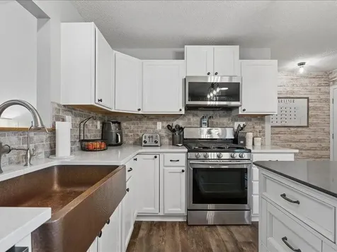 2698 Hidden Valley Solon IA 52333