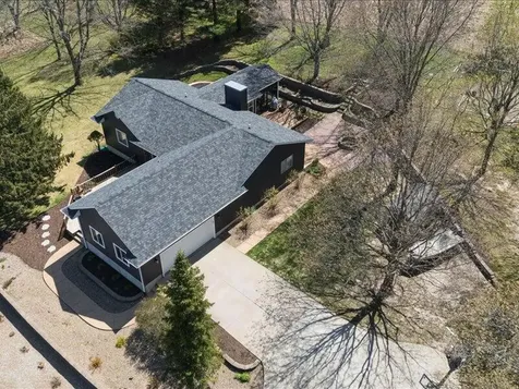 2698 Hidden Valley Solon IA 52333