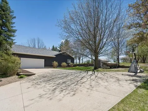 2698 Hidden Valley Solon IA 52333